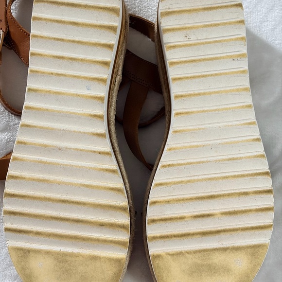 Coach and Four Tan and Gold Sandals - Picture 5 of 8